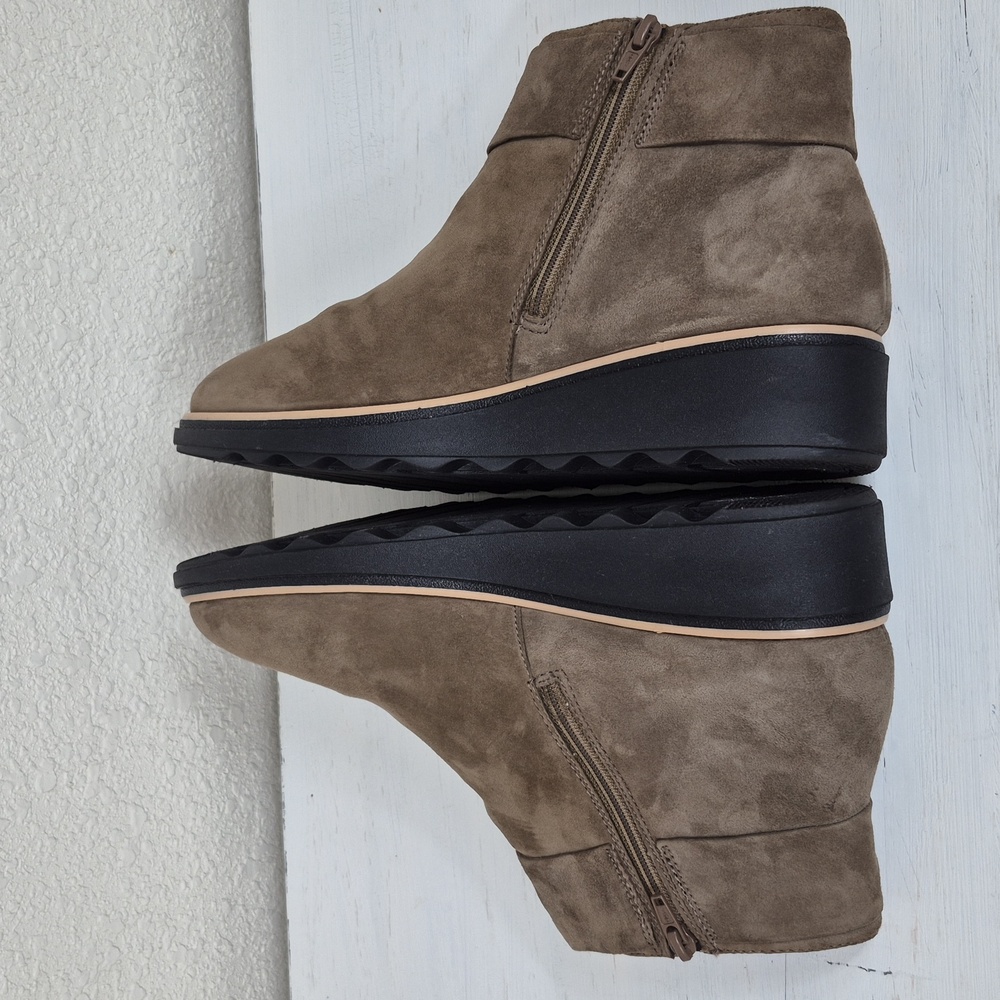 Clarks Sharon Salon Wedge Ankle Boots Taupe Size 11W Side Zip Suede - Picture 7 of 16